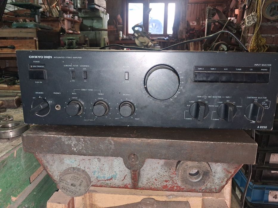 Усилвател ONKYO Integria