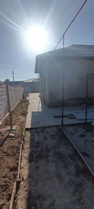 Uy sotiladi 5 xonaly