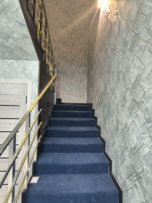 Новый евро дом . 3 уровня 6 комнат. 1,4 сотки . Терраса на крыше