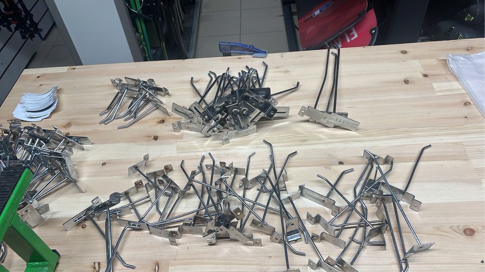 Крючки для экономпанелей