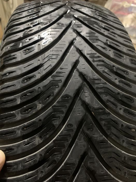 Продается шины размер 205/55/R16.