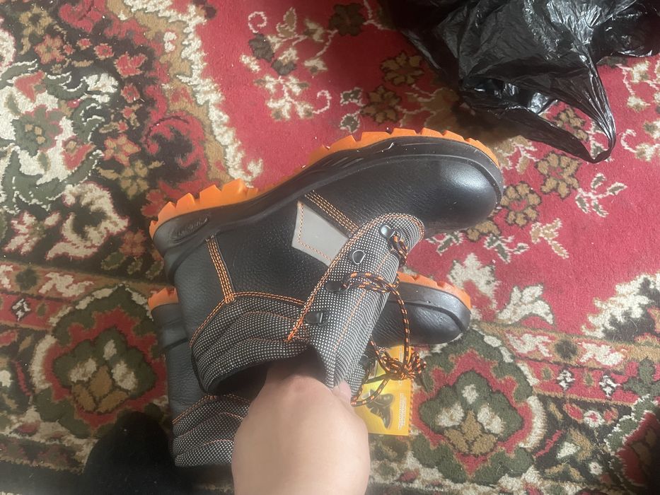 Спец ботинка продам