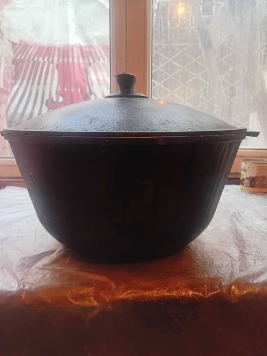 Продам казан чугунный .8 литр.