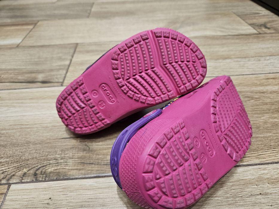 Светещи Crocs C11