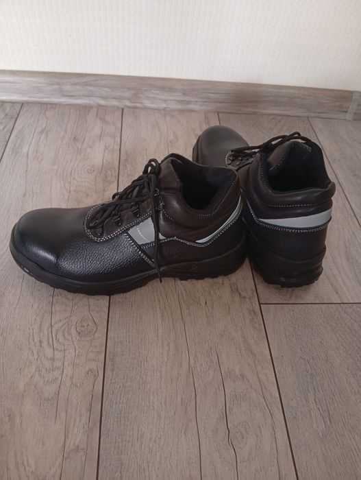 Продам ботинки рабочие 43 размер