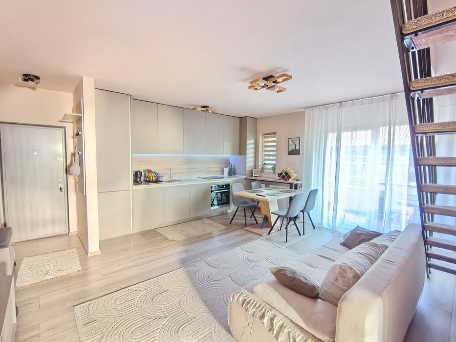 Vând apartament 4 camere 2 niveluri