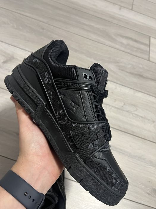 Adidasi LV Trainers