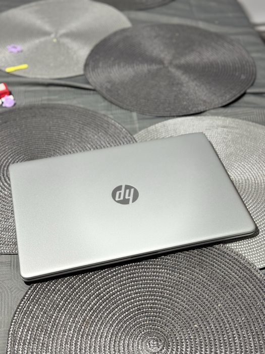 Hp 15s ryzen 5 8gb ram 512ssd impecabil