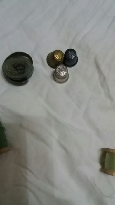 Нитки для шитья ссср разных цветов.