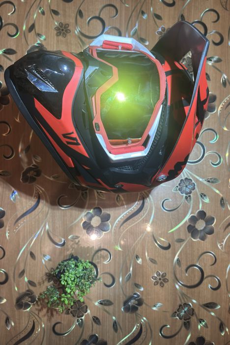 Каска FOX с очила 100%