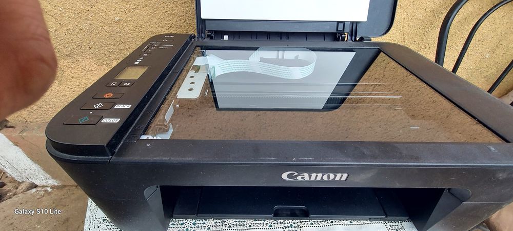 Vând imprimanta CANON