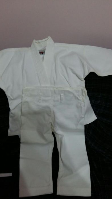 Nou Kimono judo /karate, 3_4 ani, detalii și măsurători la cerere.