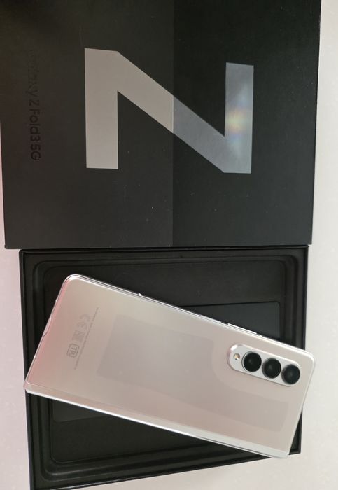 Samsung Z Fold 3 256гб/silver