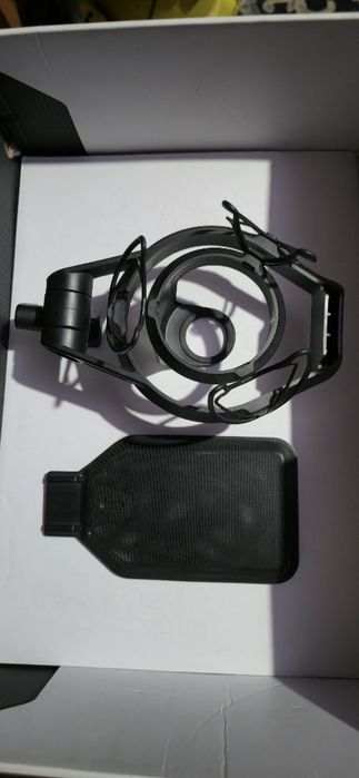 Microfon Studio RØDE NT1 și Interfață Audio RØDE AI-1