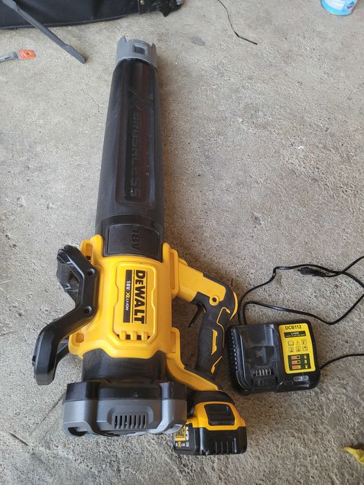 Dewalt suflanta pe baterie