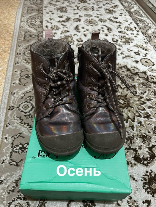 Продам детскую обувь
