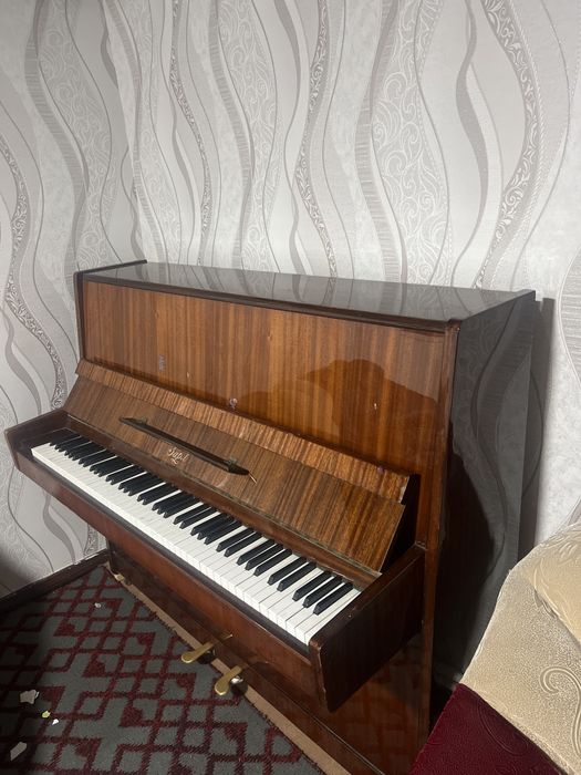 продаётся Пианино Заря