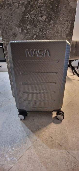 Черен ноември! КУФАР С КОЛЕЛЦА NASA, ултра лек, поликарбонат, размер S