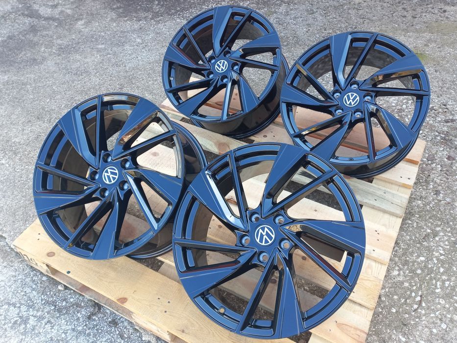 18"VW GTI GTD PIANO BLACK 8ж ет40 Golf Passat Touran Tiguan Seat