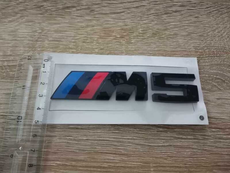 черна емблема BMW М5