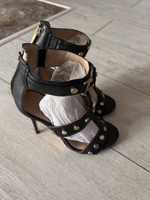 Vand sandale Guess