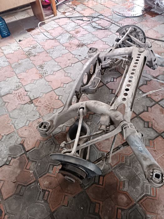 Продам запчасти на w140