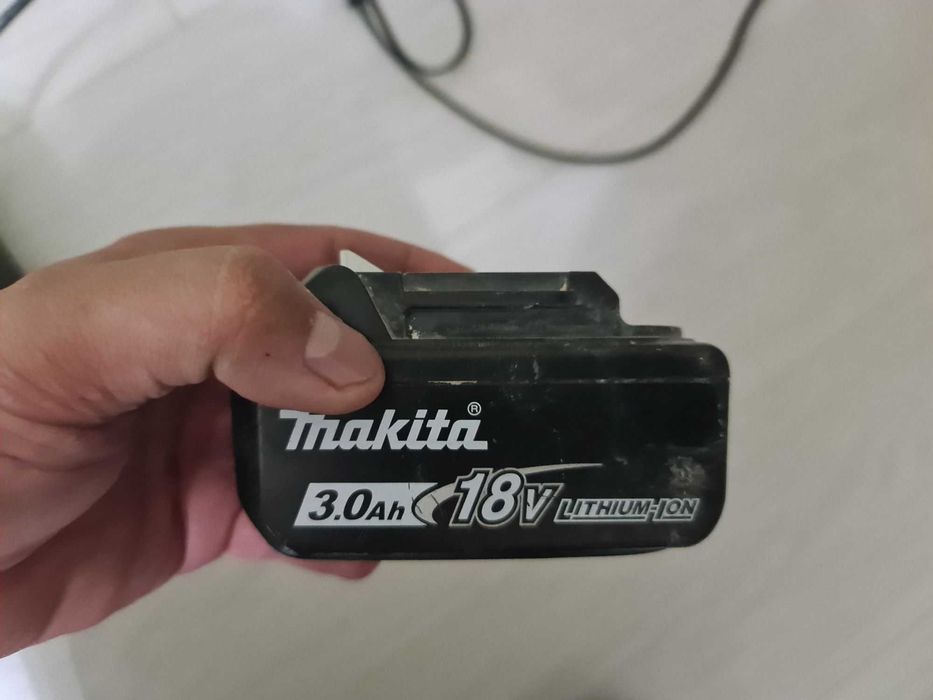 Продам аккумуляторные батарей Makita 18V 3Ah