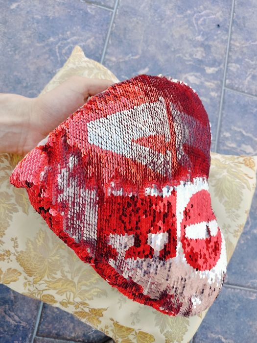 Pernă decorativă în formă de inimă cu paiete reversible (schimbătoare) Model LOVE