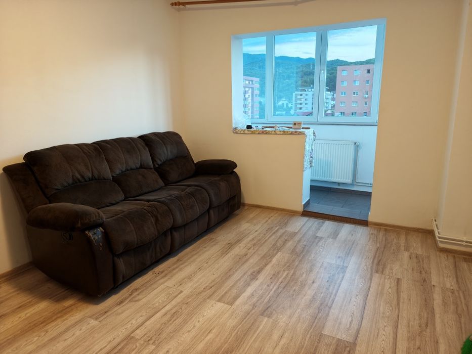 Închiriez apartament cu 2 camere decomandat zona Astra