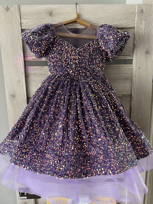 Продам платье нарядное,на днвочку !