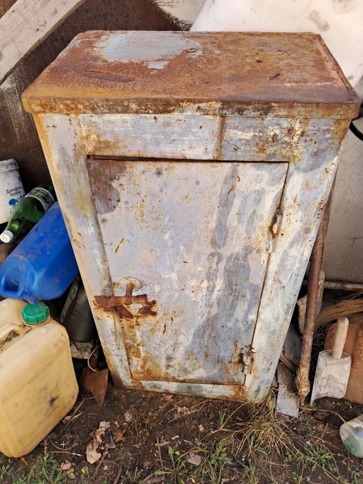 Металлический сейф без ключа