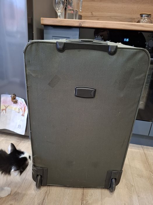 Продам чемодан 70×45×20см