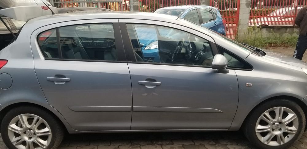 Vând Opel Corsa D