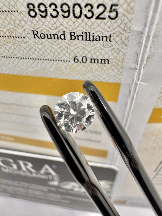 Диамант 0.8 карата , мойсанит за бижу и подарък