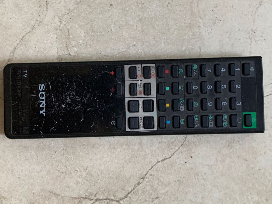 Телевизор Sony Trinitron с диагональю 70см.