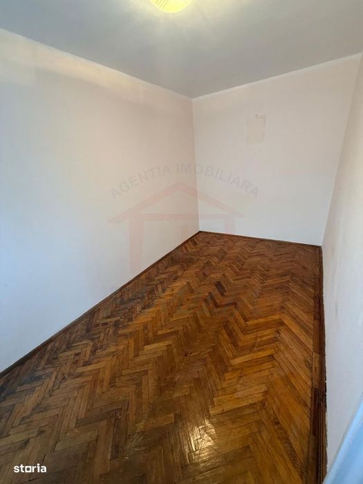 Vanzare apartament cu 4 camere in Micro 13, etaj 3, pret 65 000 euro