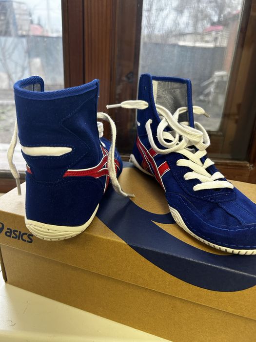 Борцовки ASICS новые 36 размер
