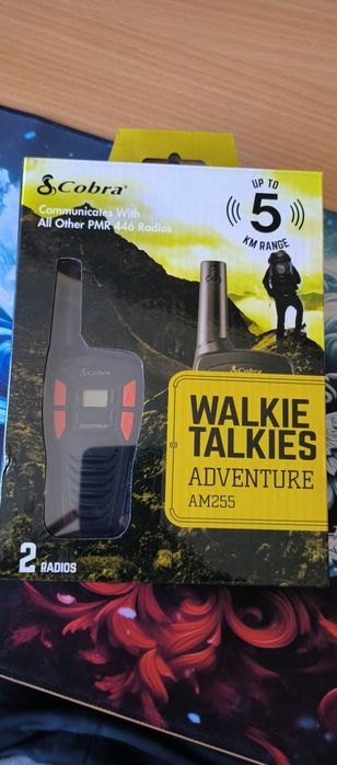 Un set cu două stații radio