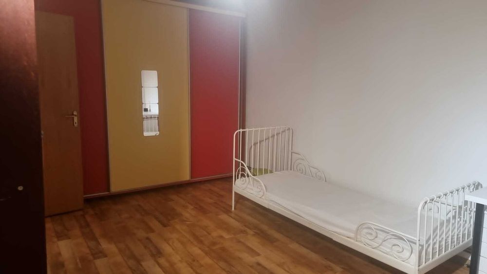 Inchiriez casa individuala  cu 3 camere si curte, zona Rosu, Chiajna