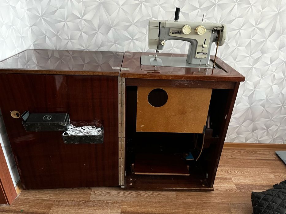 Продам швейную машинку