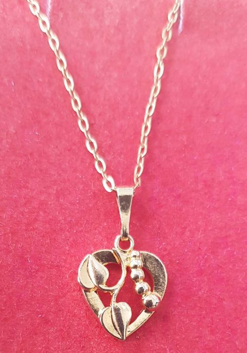 Продавам бижу колиета позлатени  перли