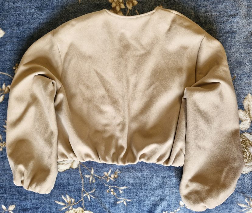 Продам бомбер размер М