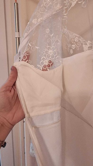 Rochie de mireasa cu manecute din dantela