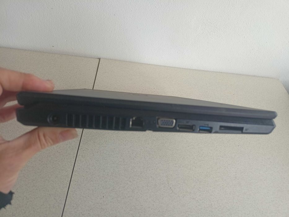Laptop Fujitsu E556 display 15,6 Procesor I5-6200u ram 8 ddr4 SSD 256g