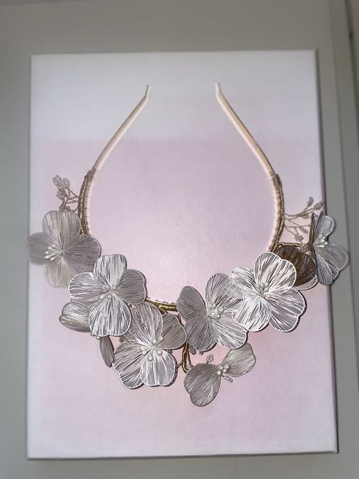 Бяла диадема