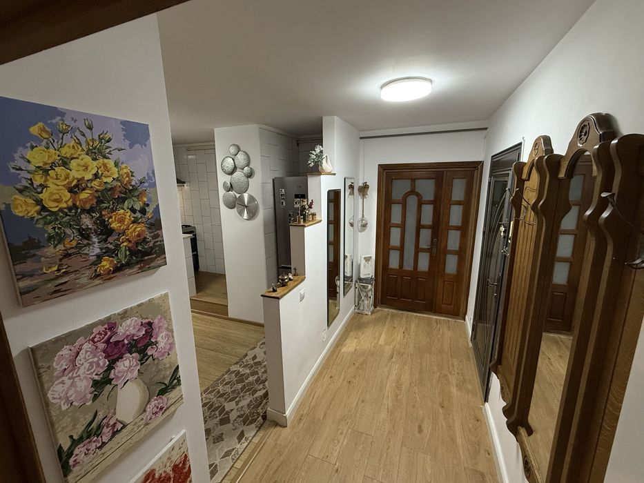 Vând apartament 3 camere, etaj 1 - Cartier Obcini