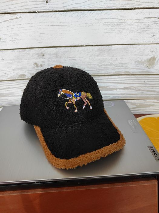 Новая женская бейсболка