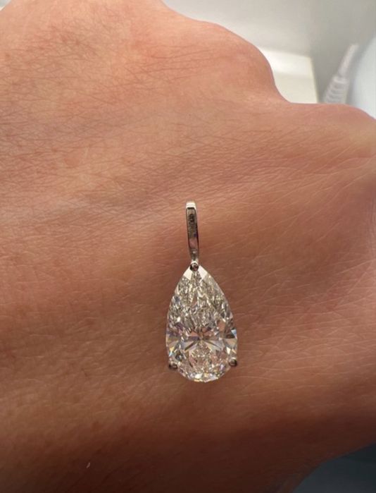 Pandantiv aur alb de 14K, diamant 2,02 ct (formă pară), certificat IGI,  culoare F și claritate VVS2