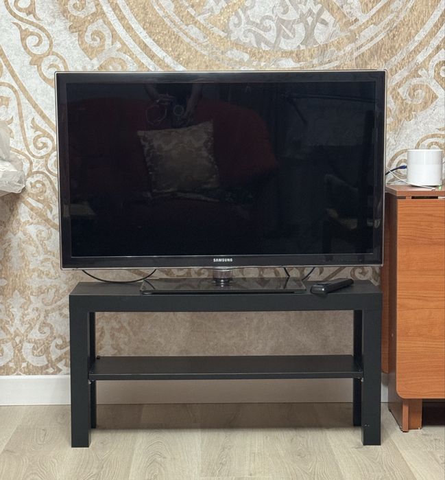 Телевизор Samsung 40” Full HD Smart TV 3D + тумба/полка + 6 3D очков