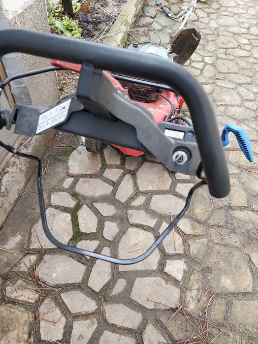 Самоходна косачка със ключ за стартер